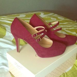 Burgundy velvet shoes